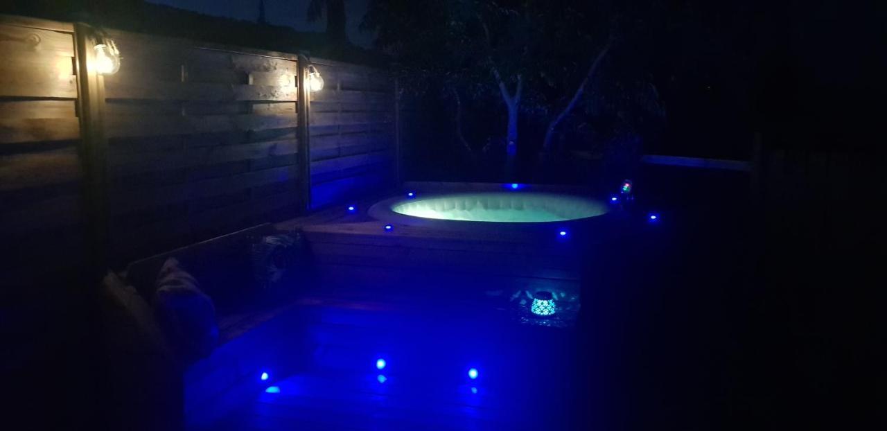 Cottage Combet Gite Climatise Avec Jacuzzi Marsanne Exterior foto